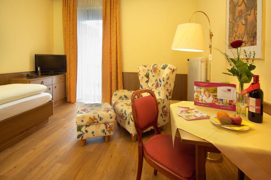 Kurhotel Kaiser Trajan Bad Gögging Δωμάτιο φωτογραφία